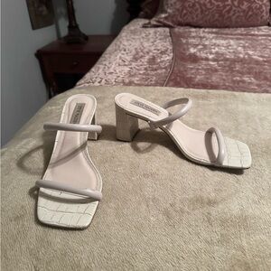 Steve Madden cream sandals size 6.5